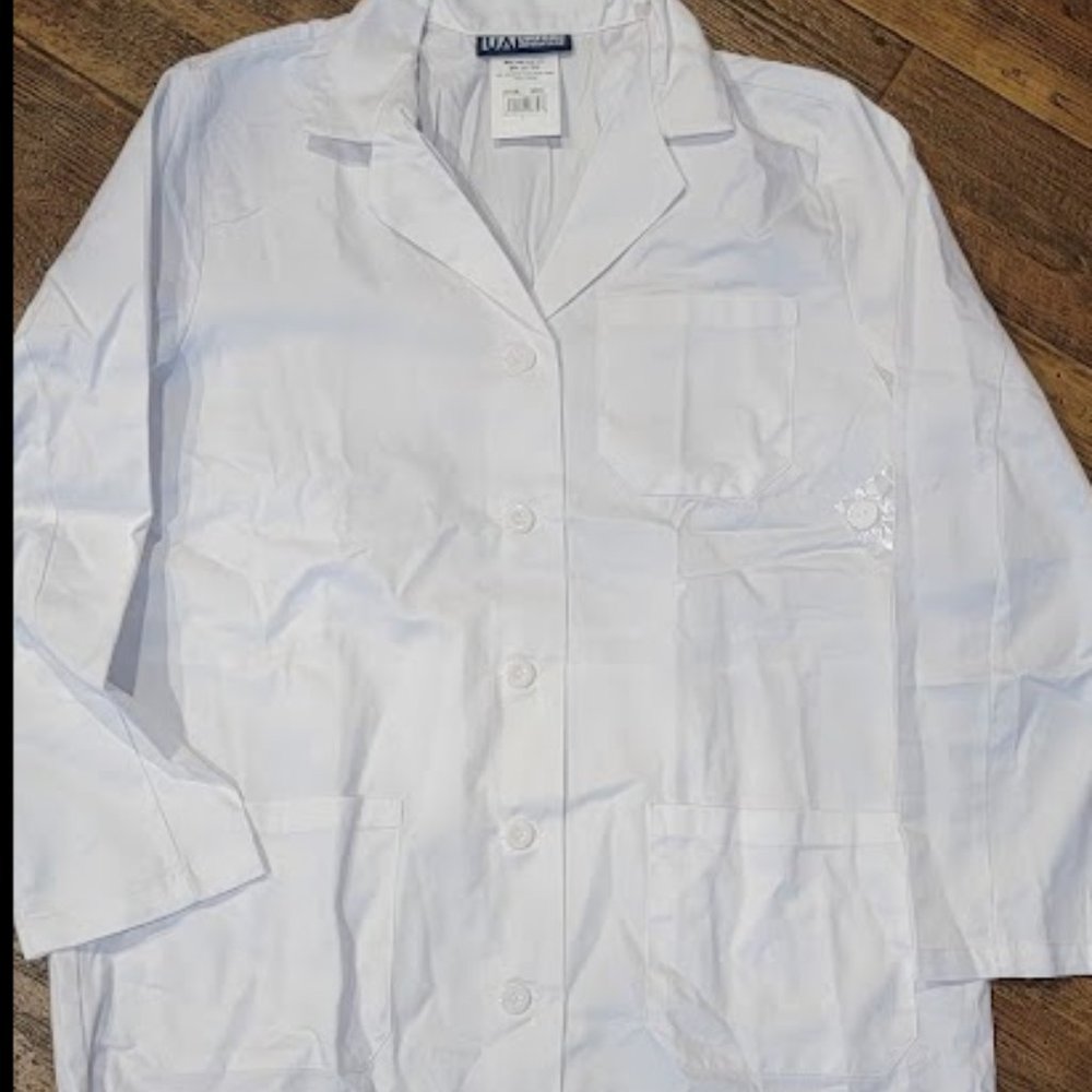 NWT Uniform Advantage Butter-Soft Woman's 3-Pocket Notched Collared Lab …